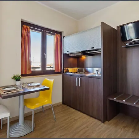 Upscale In Near Beach *