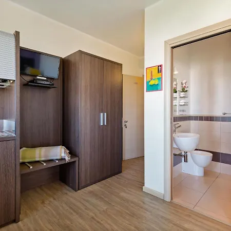 Upscale In Near Beach *